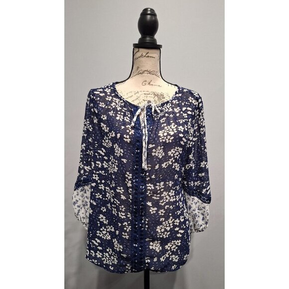 EUC Daisy Fuentes Blue & White Floral Lace-Trim Blouse/Sz. M - Picture 1 of 7
